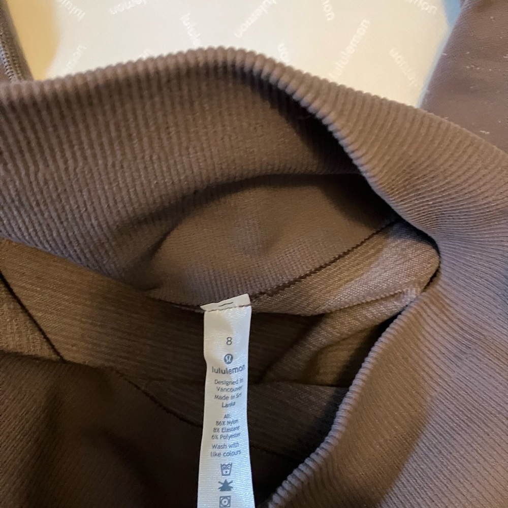 NWT Lululemon Free To Flow 7/8 Tight, Sz 8, Magnum/White - Picture 6 of 6